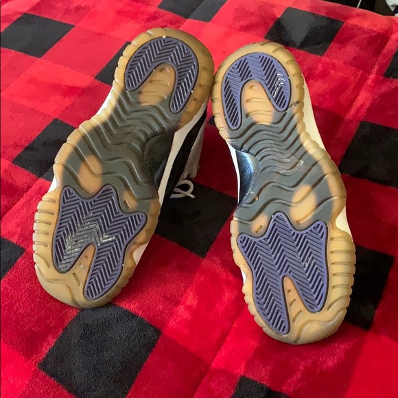 Jordan 11’s size 5y - Picture 5 of 5